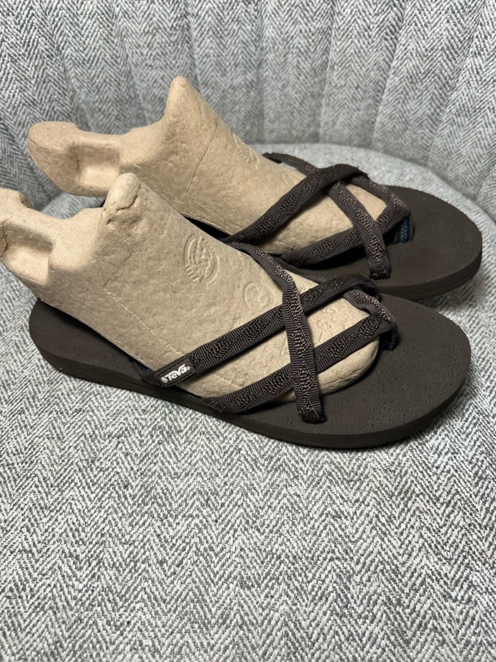 Teva Olowahu Flip-Flop - Women's Dark Brown Strappy Slide Sandals